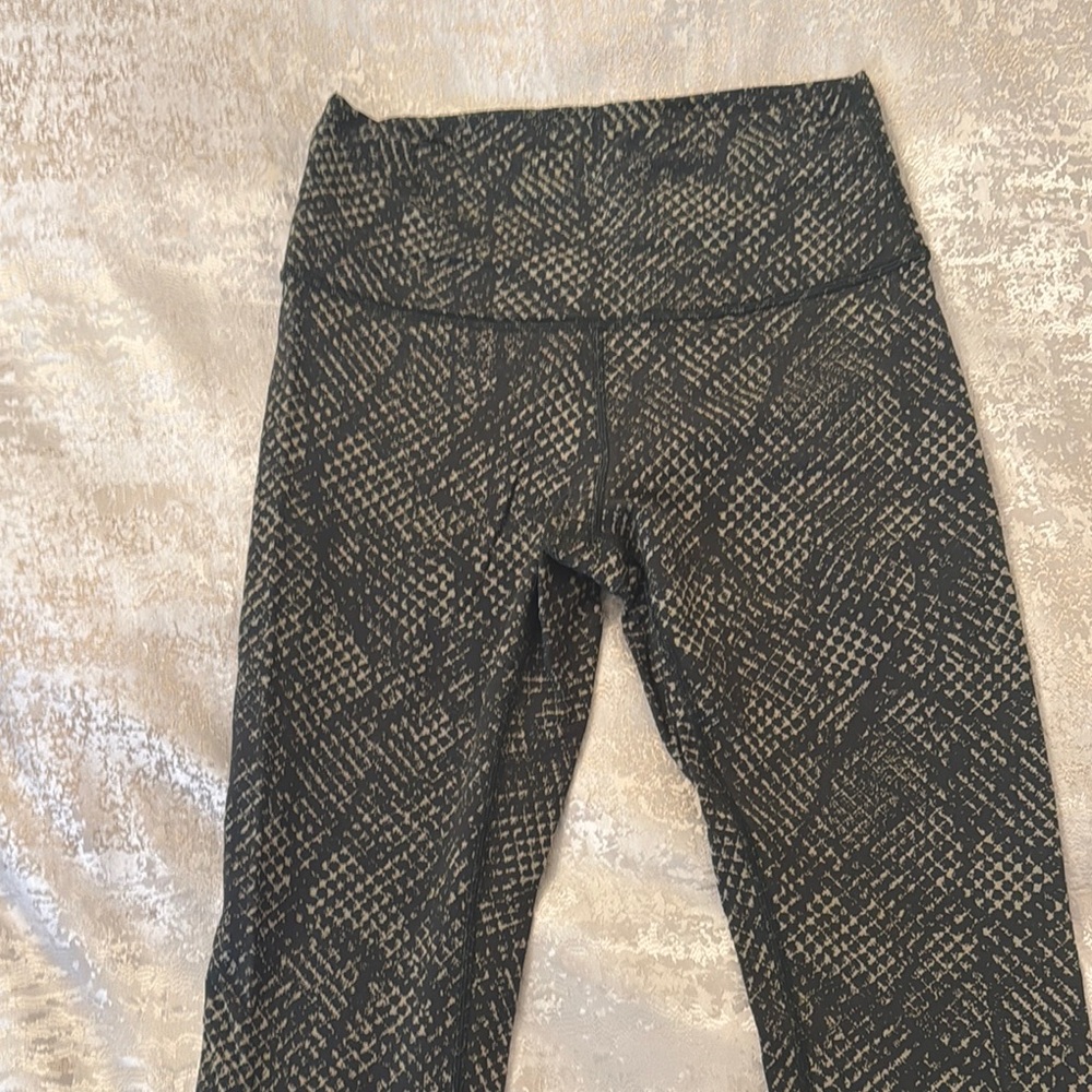 Patterned High-Waisted Leggings